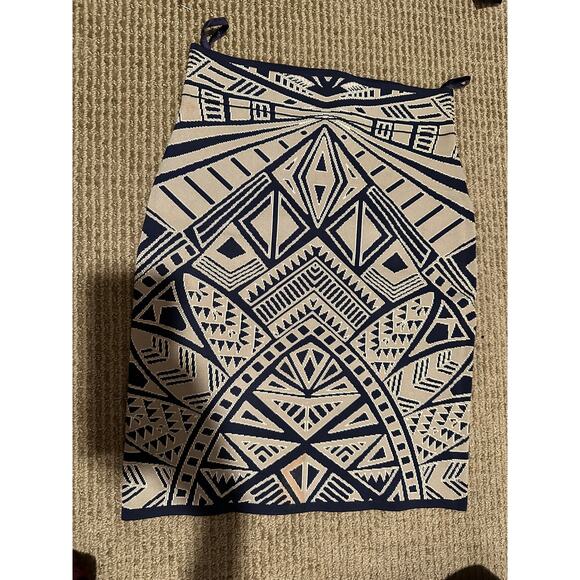 BCBGMAXAZRIA Women's Geometric Blue Bandage Pencil Small Size Skirt NWT - Picture 3 of 5